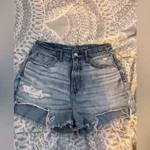 American Eagle women’s shorts! size 6, brand new condition!